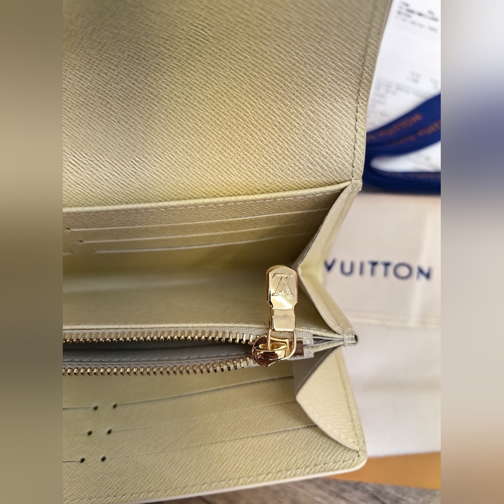Louis Vuitton Sarah Wallet - Picture 12 of 13